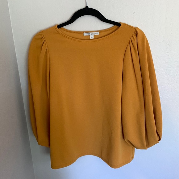 Beautiful golden colored professional top by Green Envelope Los Angeles - Picture 1 of 2